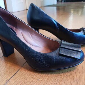 Clarks Artisan Avelyn Soul black leather pump (size 6M)